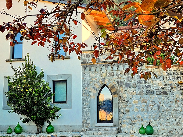 L.I.M.O. to Host Rooms and Breakfast